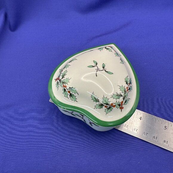 Spode Christmas Tree Heart-Shaped Covered Box Made in England - Picture 12 of 14